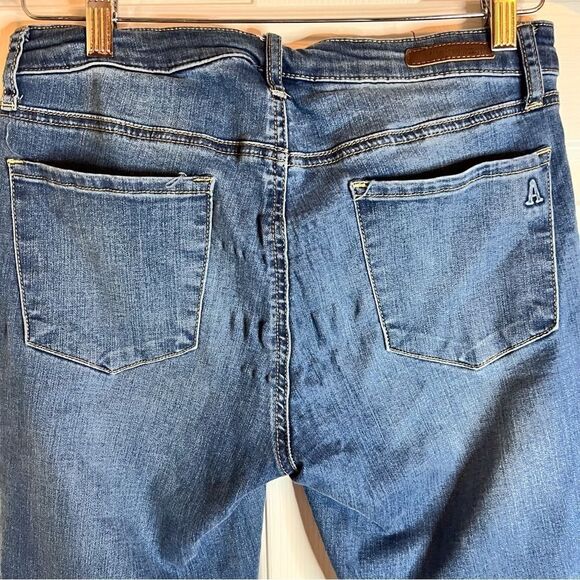 Articles Of Society Stretchy Jean, Size 28.‎  Comfy!  Distressed Ankle. - Picture 6 of 7